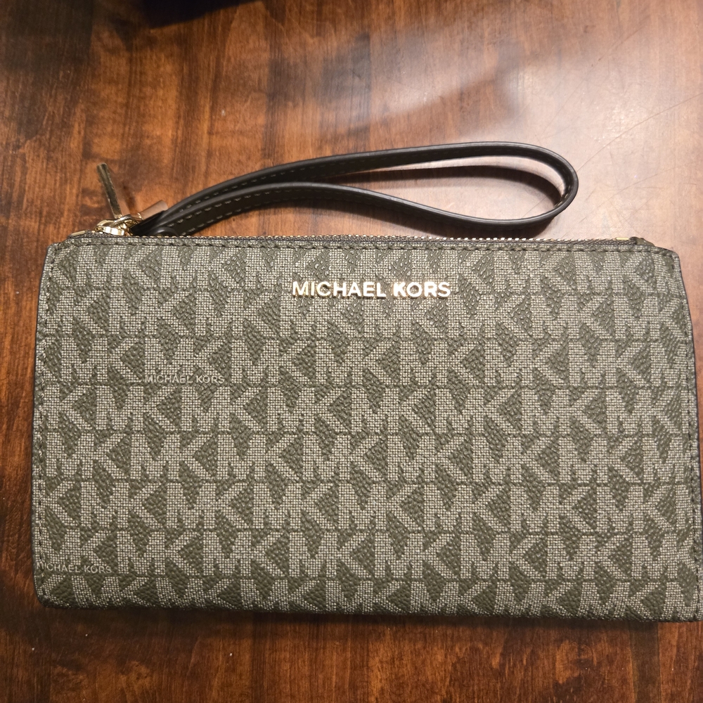 Michael Kors Olive Green Signature Tote Bag With Matching Phone Wallet - Picture 5 of 13